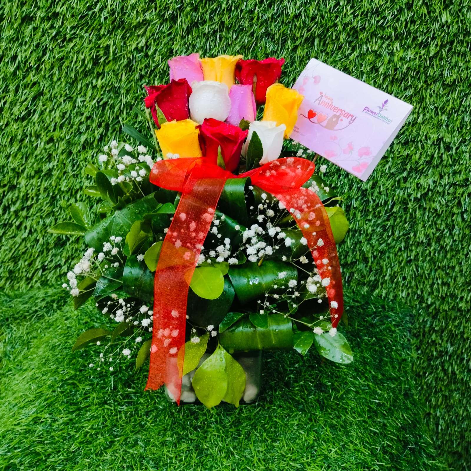 Luxury red rose hand bouquet with gift tag – FlowerDekho