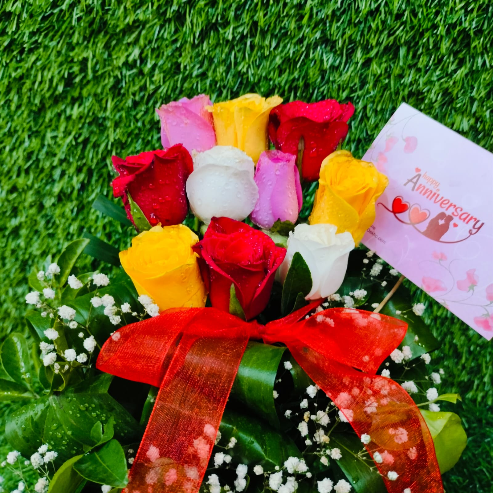 Luxury red rose hand bouquet with gift tag – FlowerDekho