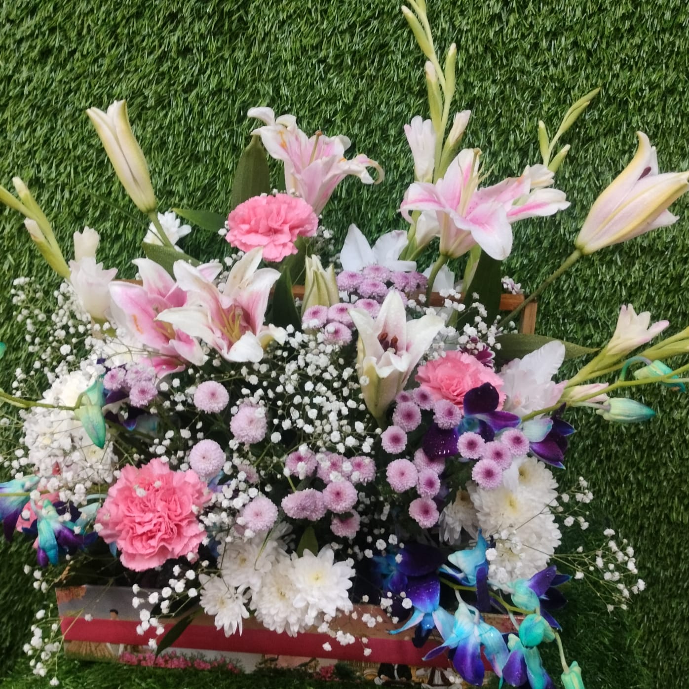 White lily and pink rose flower basket – FlowerDekho